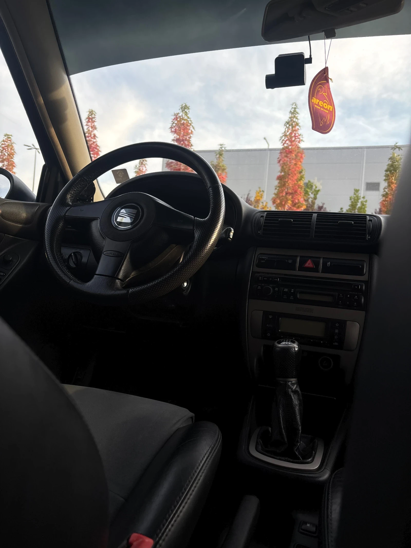 Seat Leon FR 1.8T, снимка 11 - Автомобили и джипове - 56446337