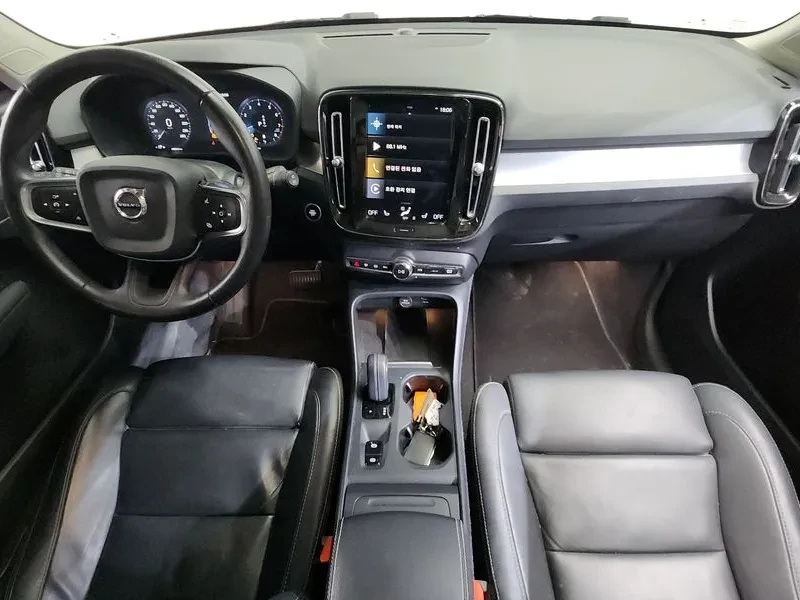 Volvo XC40 B4 Momentum, снимка 6 - Автомобили и джипове - 56161197