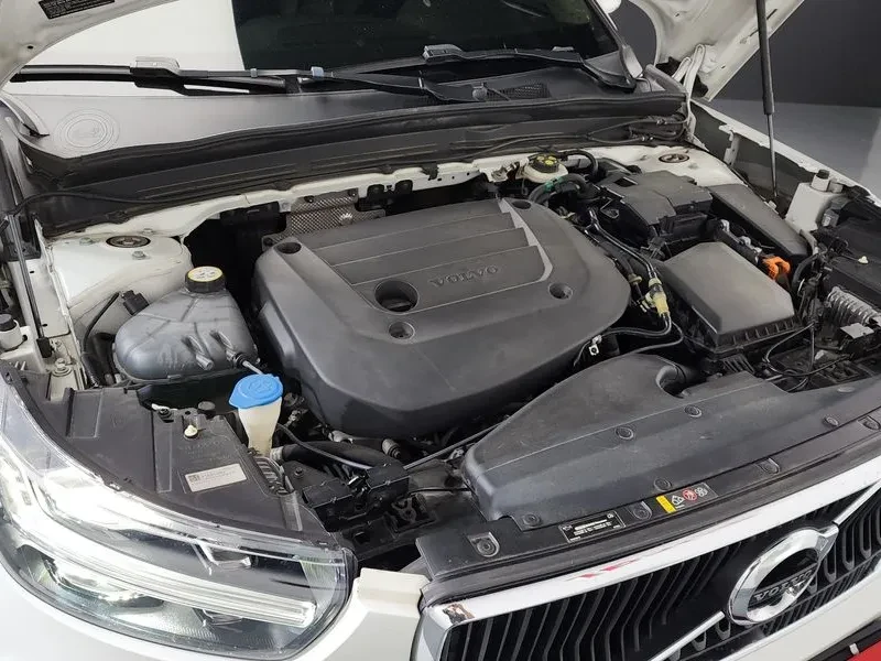 Volvo XC40 B4 Momentum, снимка 5 - Автомобили и джипове - 56161197