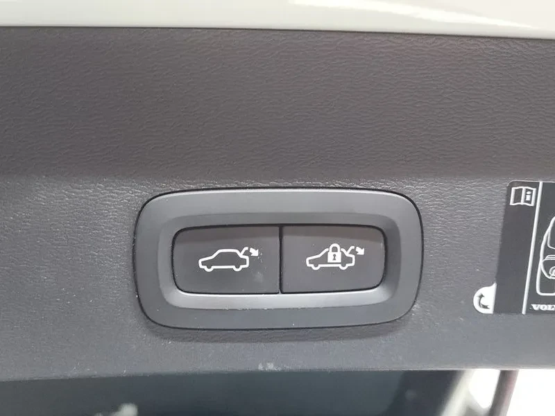 Volvo XC40 B4 Momentum, снимка 16 - Автомобили и джипове - 56161197