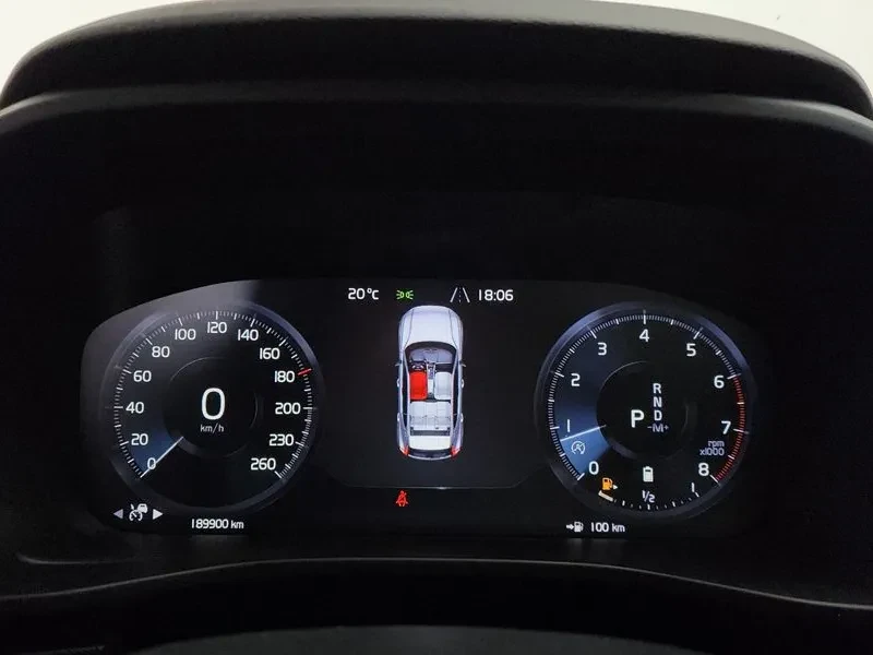 Volvo XC40 B4 Momentum, снимка 7 - Автомобили и джипове - 56161197
