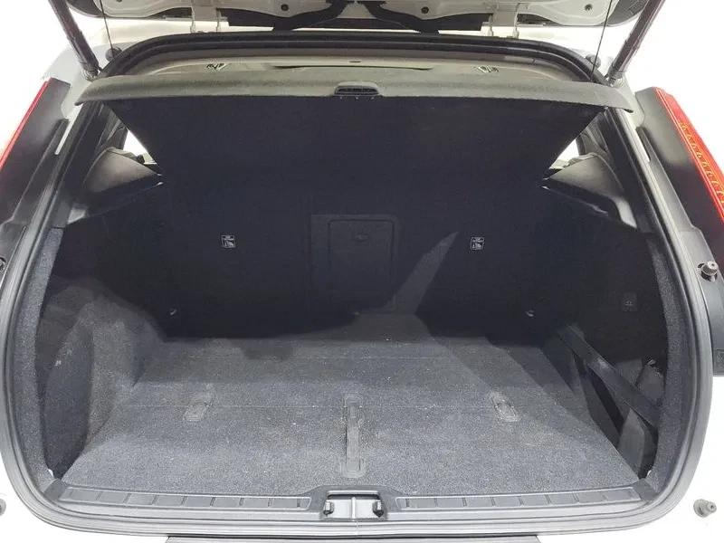 Volvo XC40 B4 Momentum, снимка 17 - Автомобили и джипове - 56161197