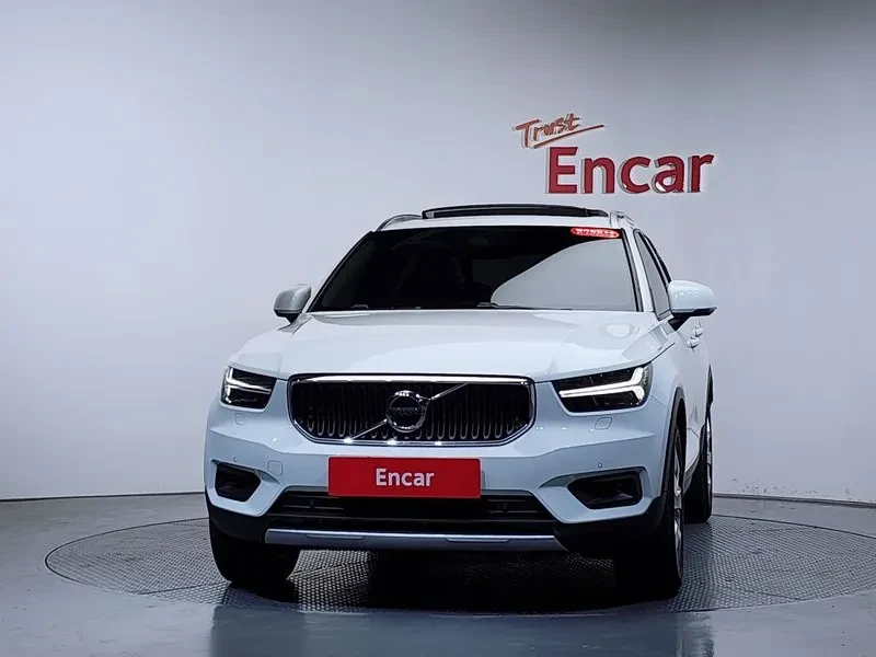 Volvo XC40 B4 Momentum, снимка 2 - Автомобили и джипове - 56161197