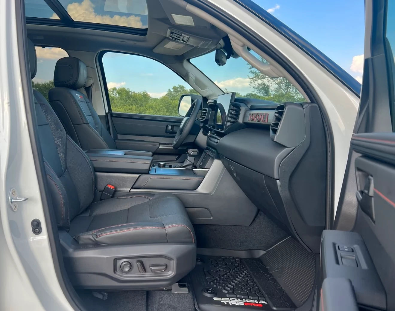 Toyota Sequoia TRD-PRO* HYBRID* 6+ 1* DISTR* KEYLESS* MEMORY* 360, снимка 10 - Автомобили и джипове - 53994684