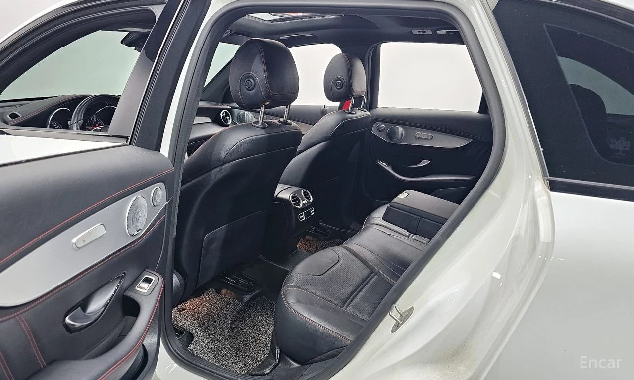 Mercedes-Benz GLC 43 AMG PANO * HEAD-UP * 360 CAM * CARBON, снимка 6 - Автомобили и джипове - 54517841