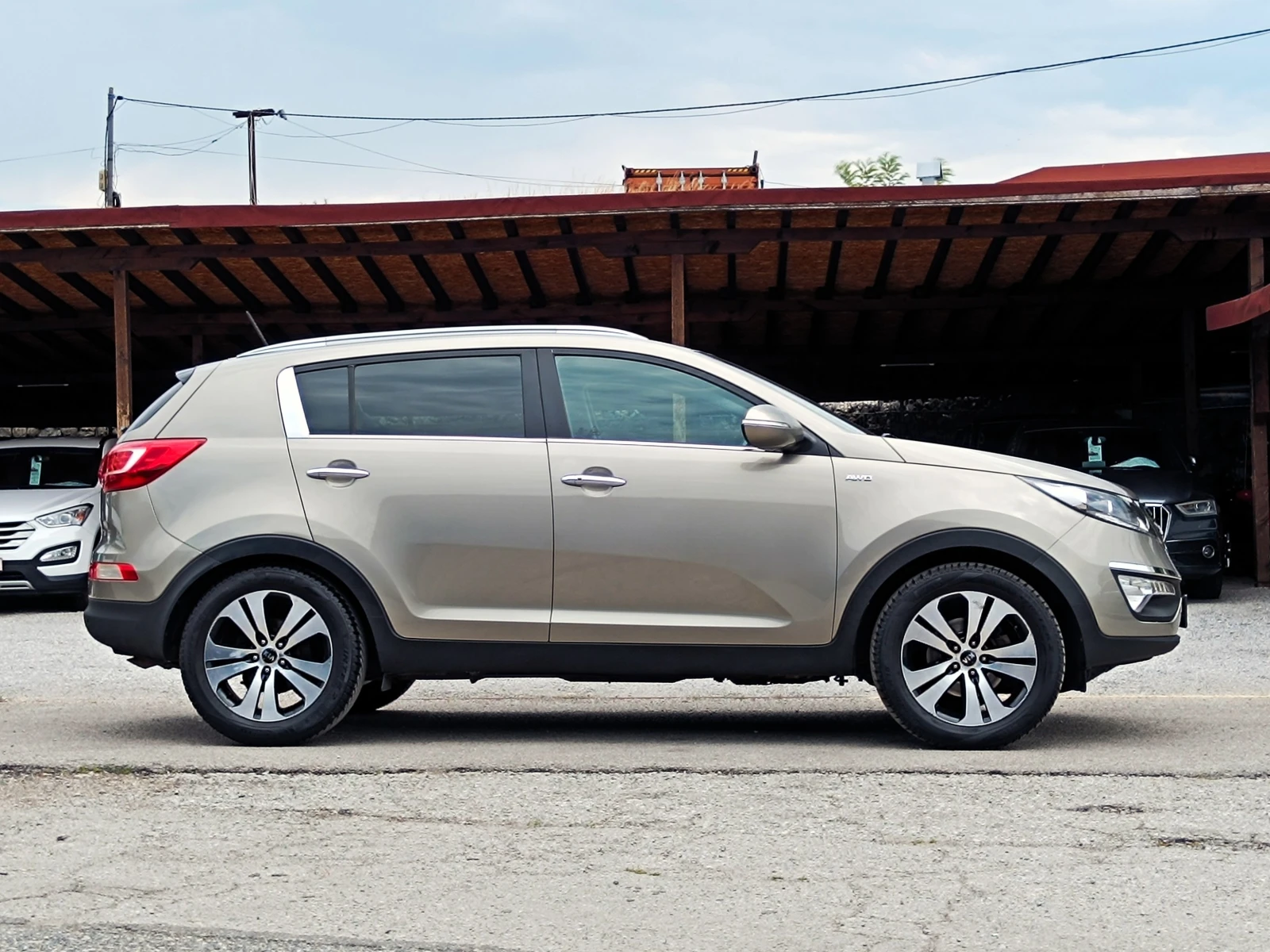 Kia Sportage 2.0 i* 4x4* АВТОМАТИК* NAVI* ПАНОРАМА* Keyless/Go*, снимка 4 - Автомобили и джипове - 55004017