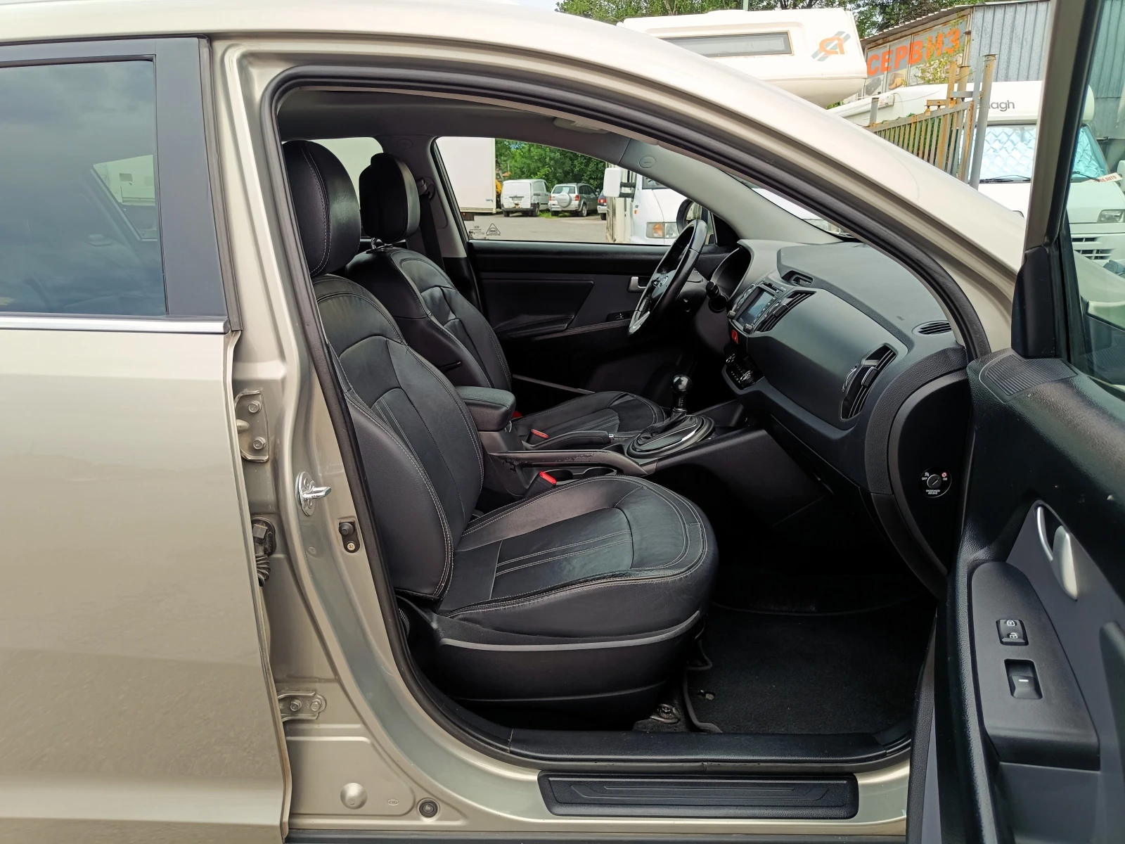 Kia Sportage 2.0 i* 4x4* АВТОМАТИК* NAVI* ПАНОРАМА* Keyless/Go*, снимка 10 - Автомобили и джипове - 55004017