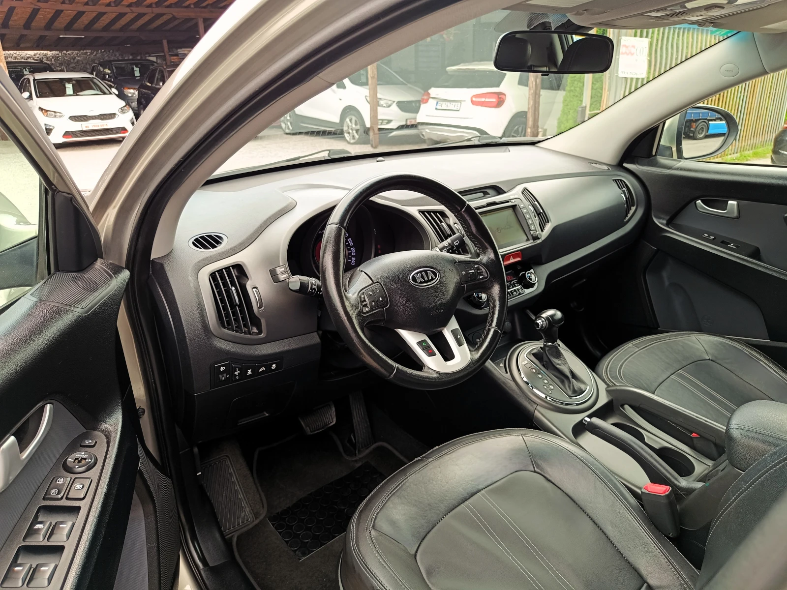 Kia Sportage 2.0 i* 4x4* АВТОМАТИК* NAVI* ПАНОРАМА* Keyless/Go*, снимка 8 - Автомобили и джипове - 55004017