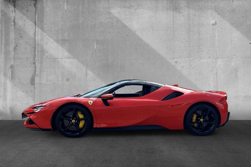 Ferrari SF 90 Spider, снимка 2 - Автомобили и джипове - 52290837