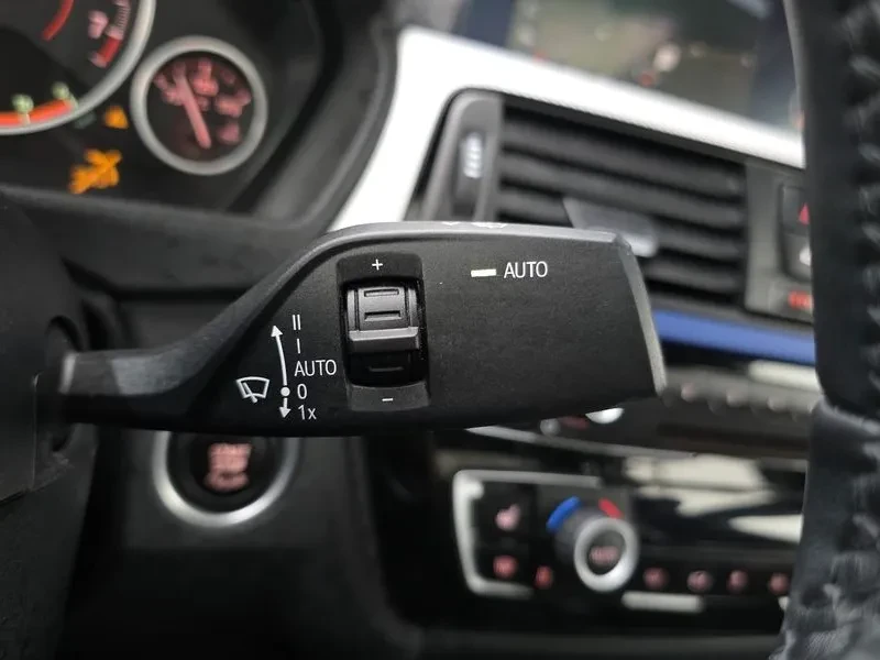 BMW 320 i - САМО 30% АВАНС, снимка 16 - Автомобили и джипове - 56304442