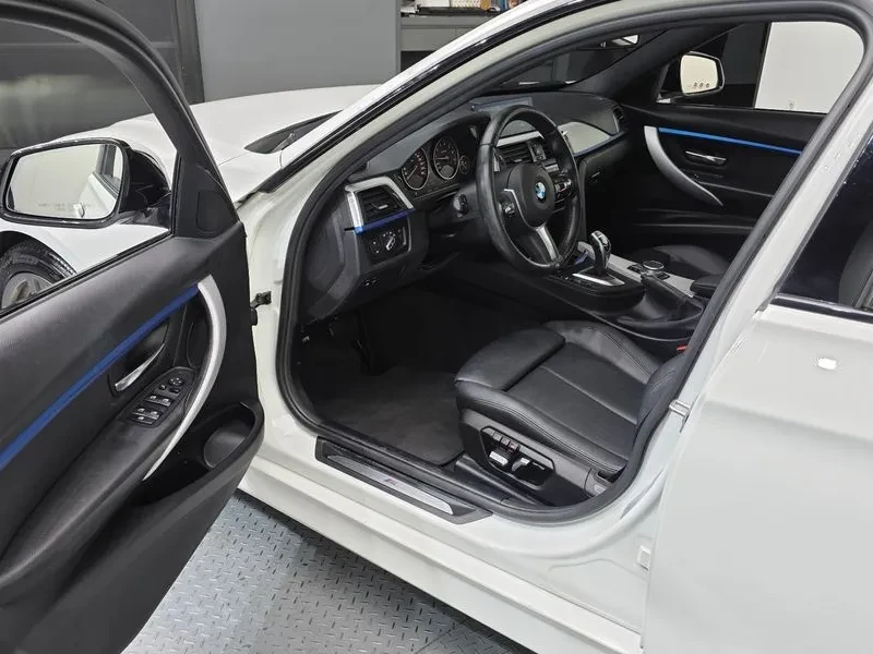 BMW 320 i - САМО 30% АВАНС, снимка 10 - Автомобили и джипове - 56304442