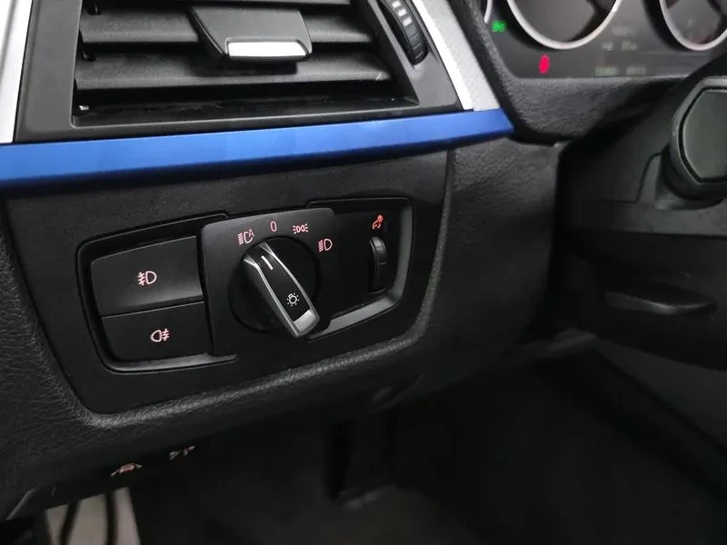 BMW 320 i - САМО 30% АВАНС, снимка 14 - Автомобили и джипове - 56304442