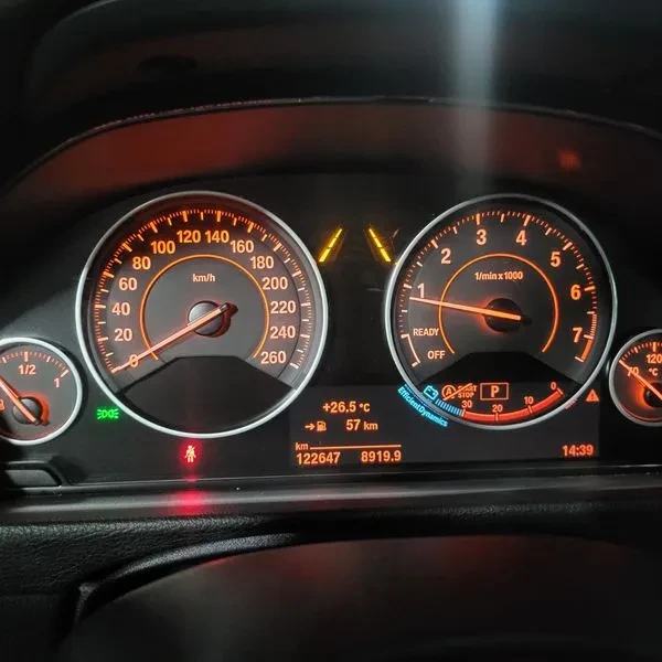 BMW 320 i - САМО 30% АВАНС, снимка 8 - Автомобили и джипове - 56304442