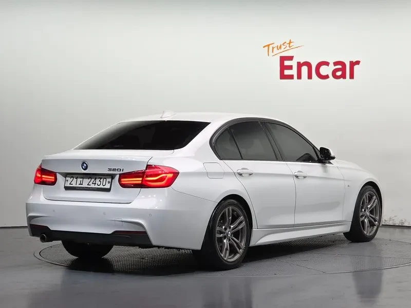 BMW 320 i - САМО 30% АВАНС, снимка 2 - Автомобили и джипове - 56304442