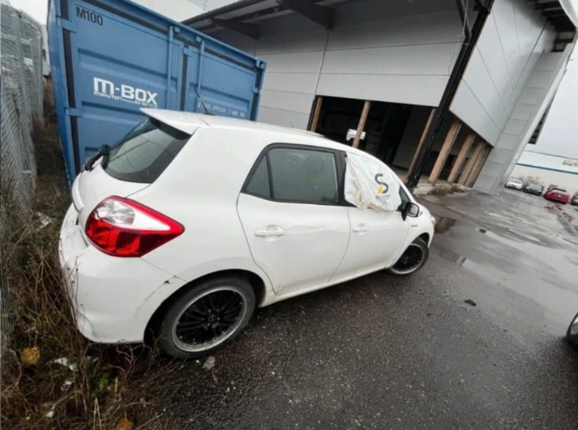 Toyota Auris 1.8 hybride - изображение 7