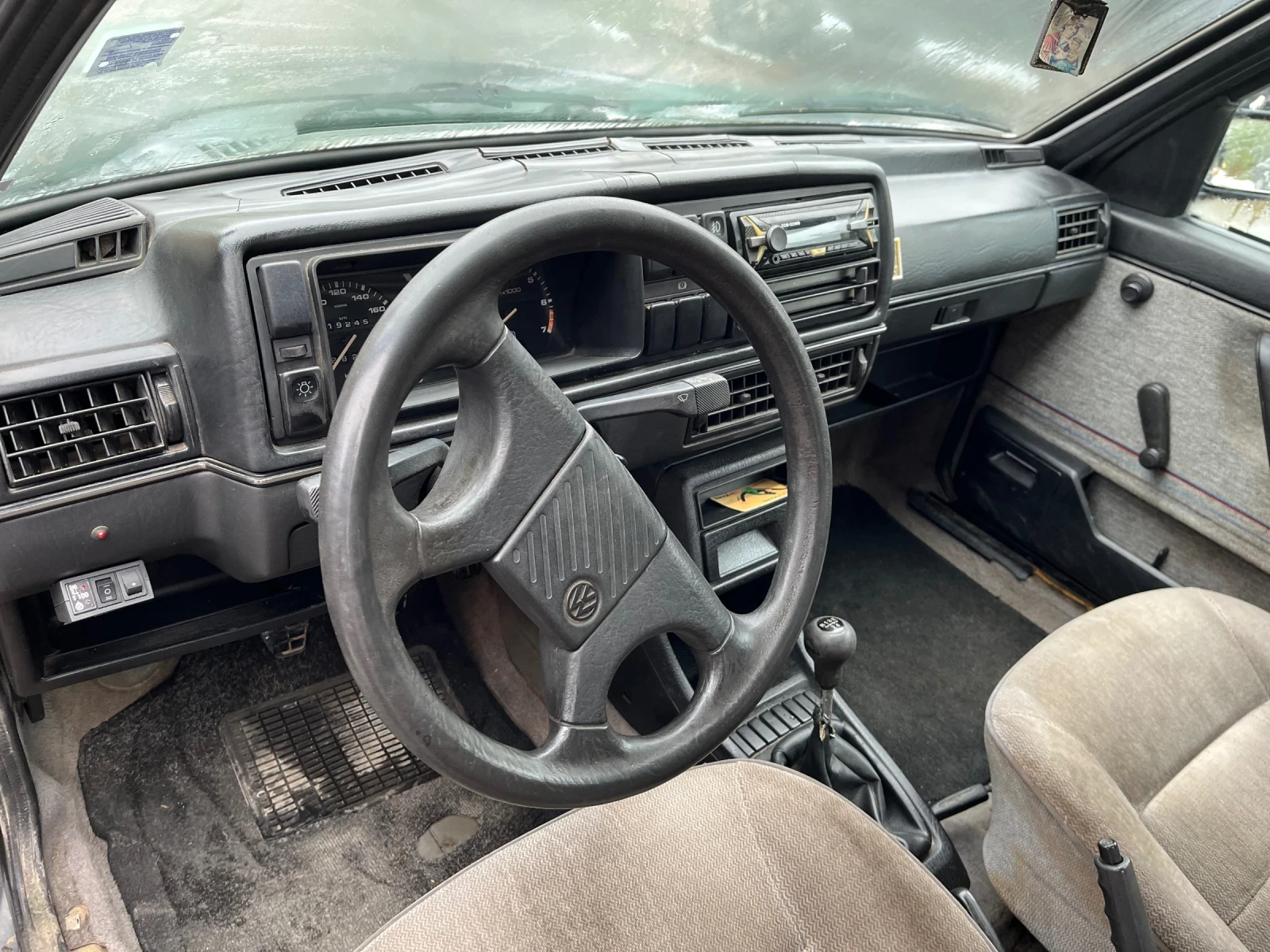 VW Golf 1.6 75к.с. с АГУ - изображение 6
