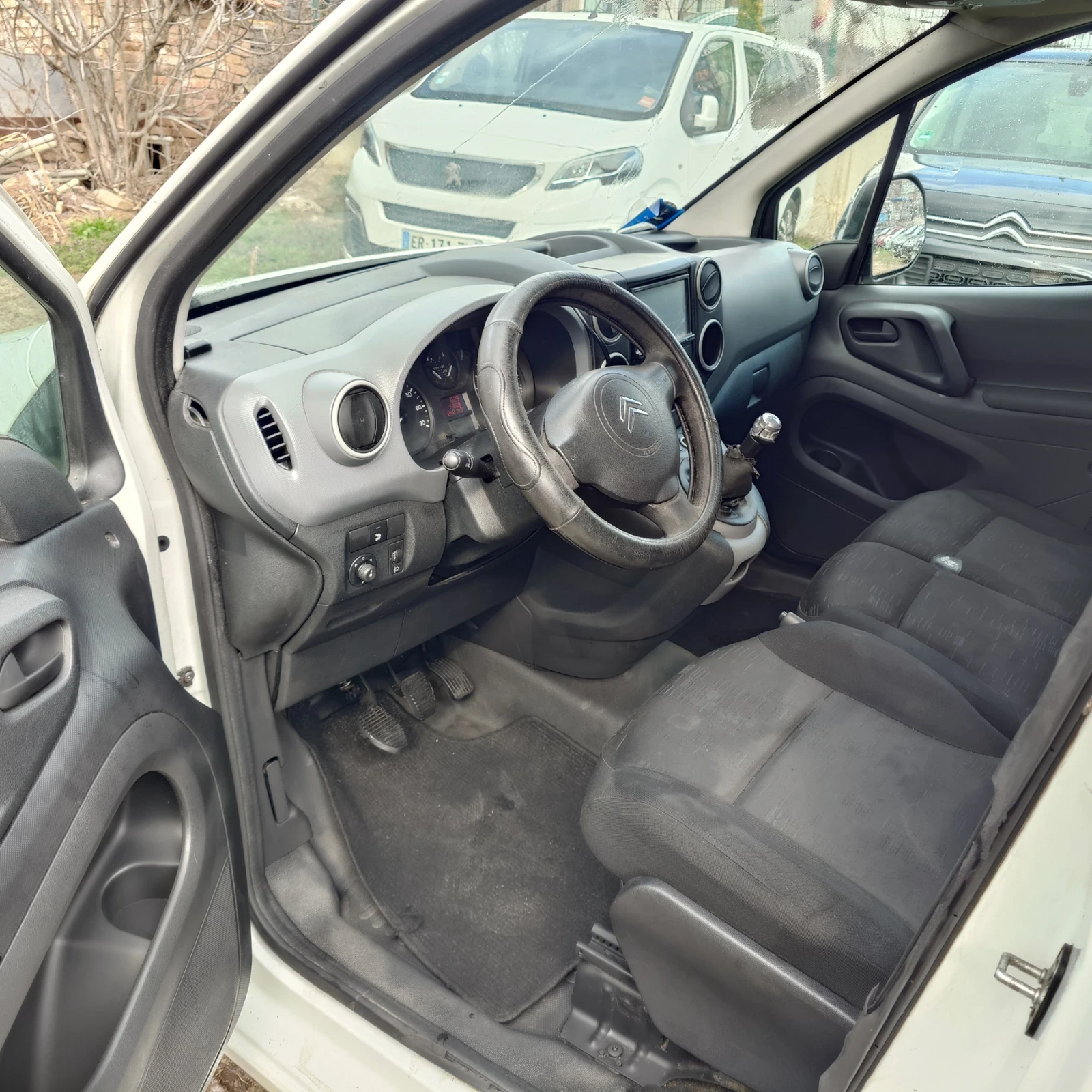 Citroen Berlingo 1.6HDI 90, снимка 6 - Автомобили и джипове - 53724773