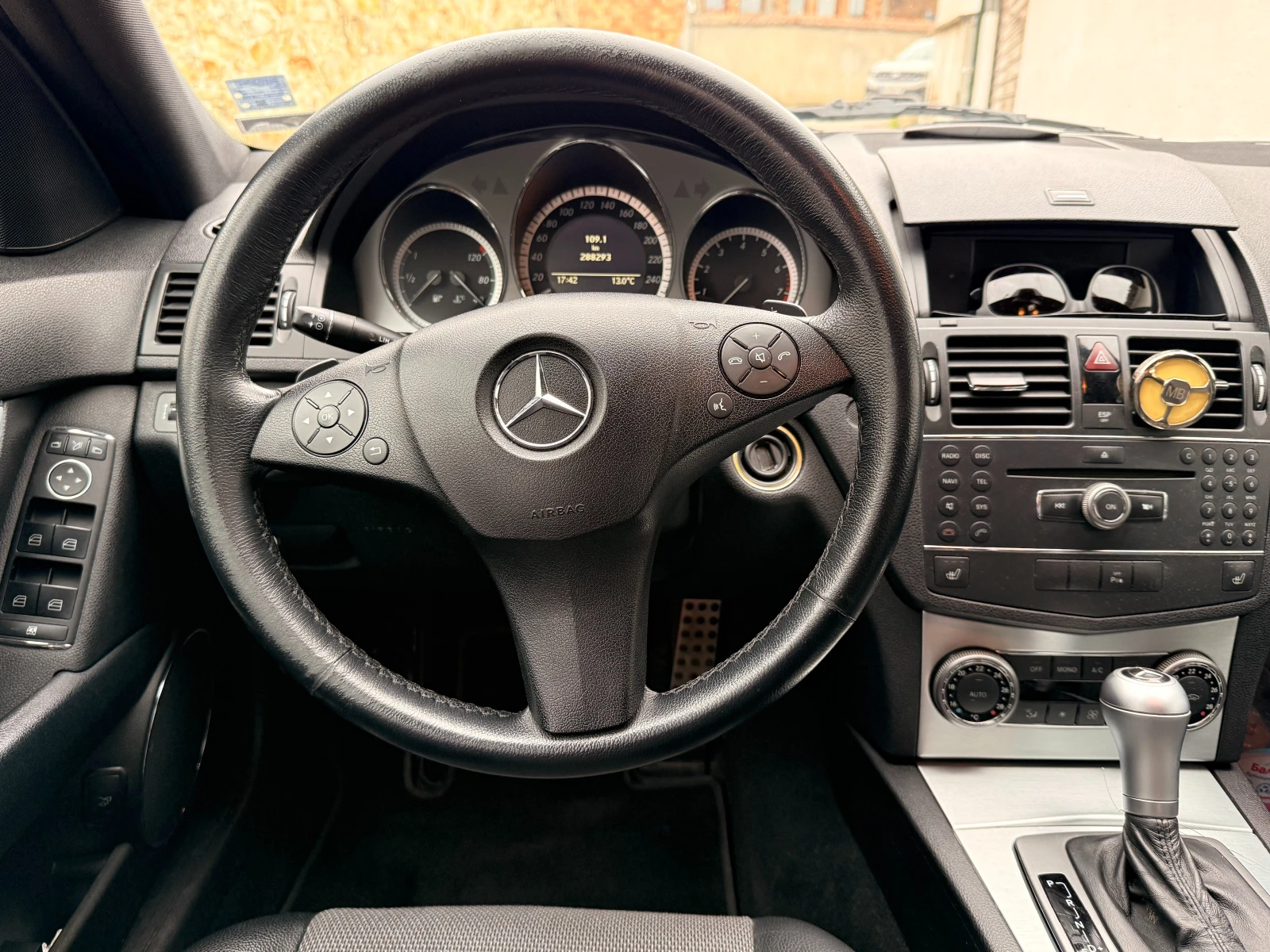 Mercedes-Benz C 200, снимка 12 - Автомобили и джипове - 54031625