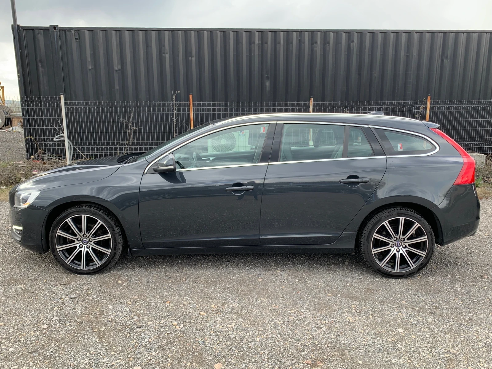 Volvo V60 2.4* D5* AWD* SUMMUM* ПЪЛНА СЕР.ИСТОРИЯ VOLVO, снимка 4 - Автомобили и джипове - 54162255