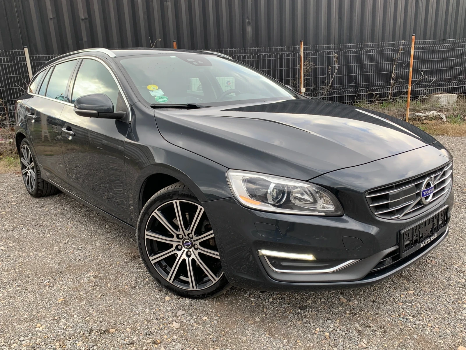 Volvo V60 2.4* D5* AWD* SUMMUM* ПЪЛНА СЕР.ИСТОРИЯ VOLVO