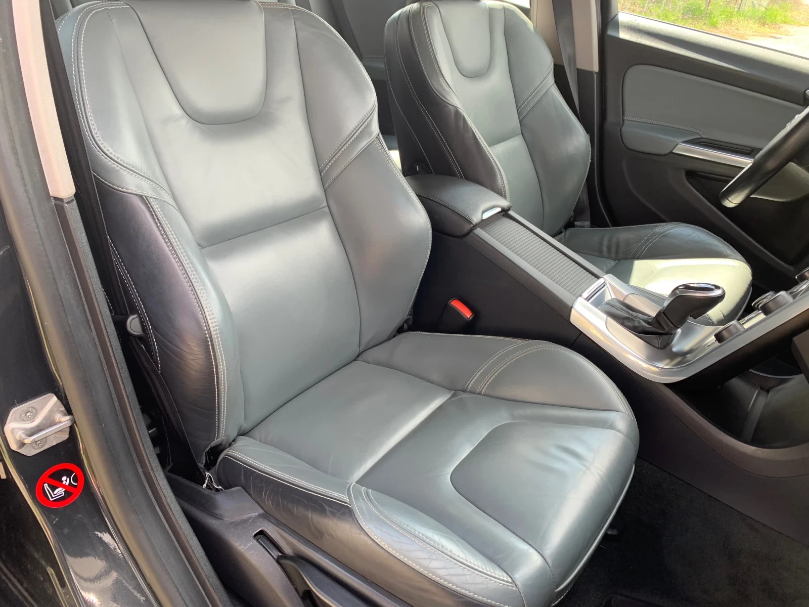 Volvo V60 2.4* D5* AWD* SUMMUM* ПЪЛНА СЕР.ИСТОРИЯ VOLVO, снимка 13 - Автомобили и джипове - 54162255