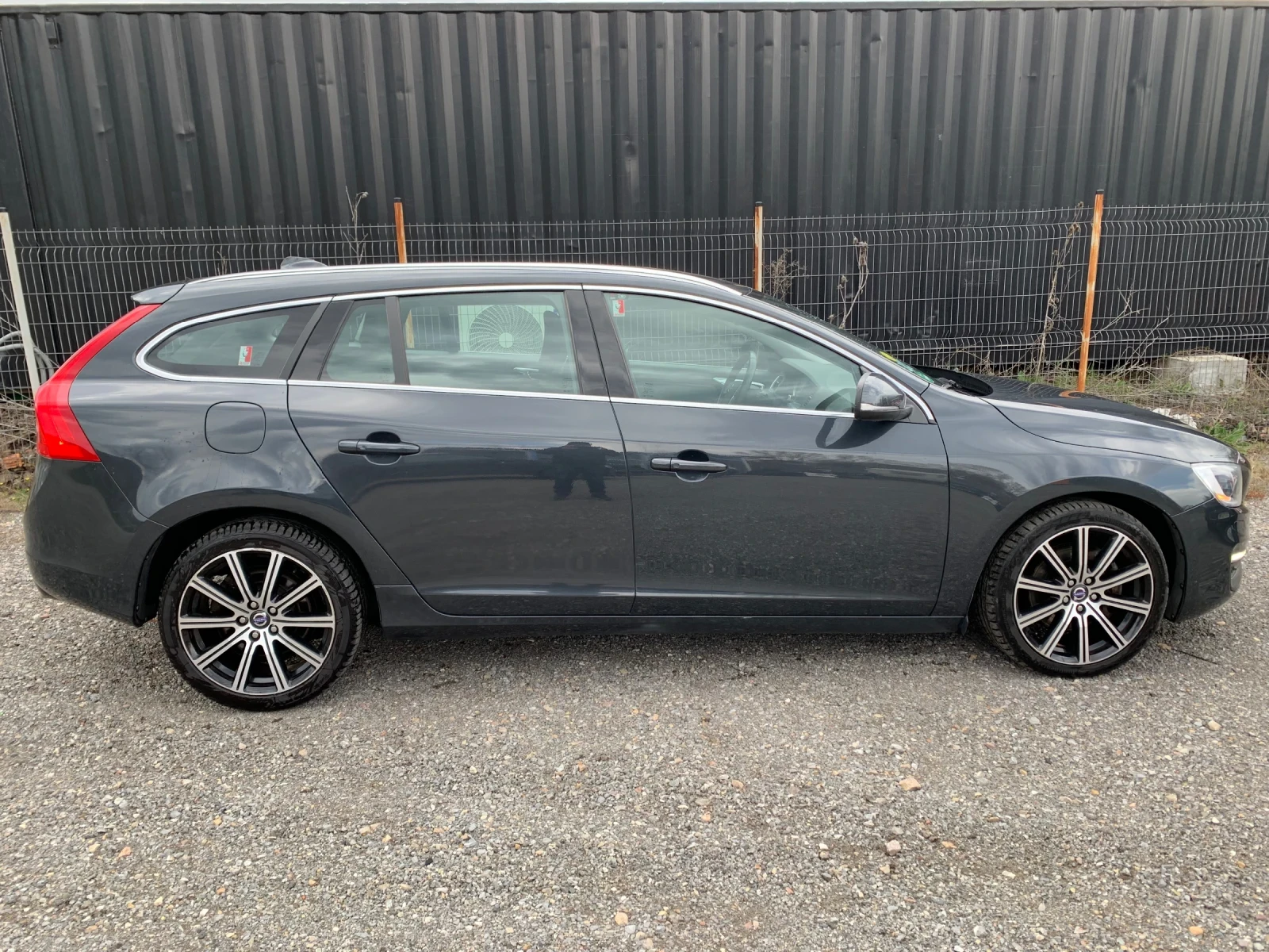 Volvo V60 2.4* D5* AWD* SUMMUM* ПЪЛНА СЕР.ИСТОРИЯ VOLVO, снимка 6 - Автомобили и джипове - 54162255