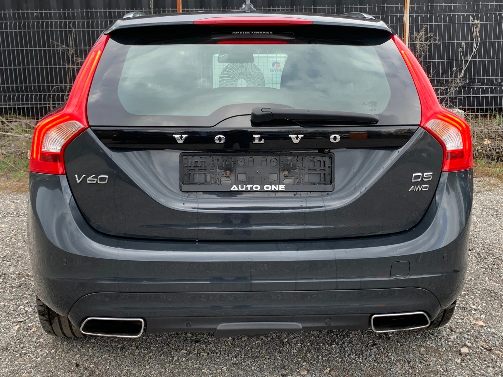 Volvo V60 2.4* D5* AWD* SUMMUM* ПЪЛНА СЕР.ИСТОРИЯ VOLVO, снимка 5 - Автомобили и джипове - 54162255