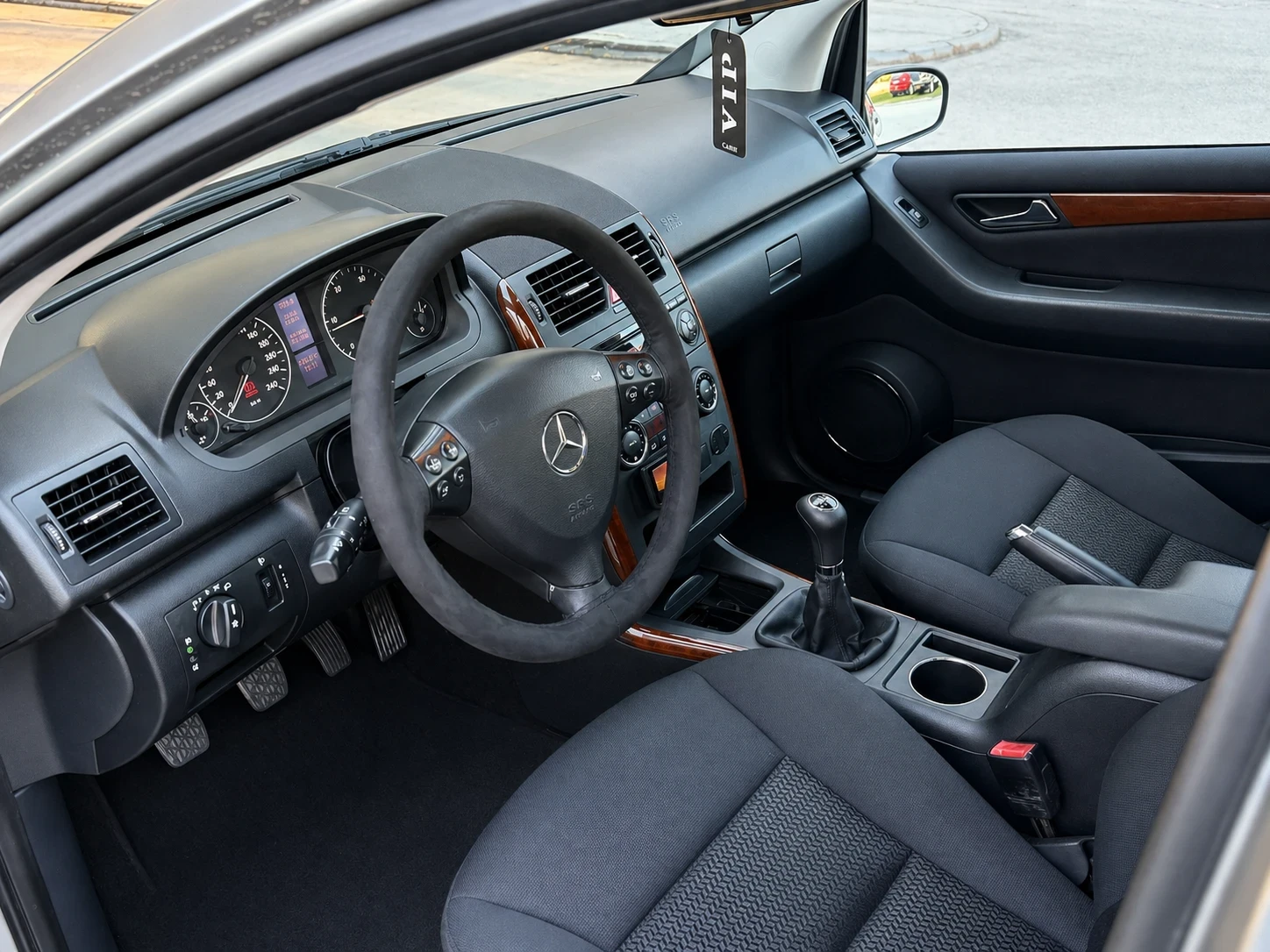 Mercedes-Benz A 180, снимка 4 - Автомобили и джипове - 54314084