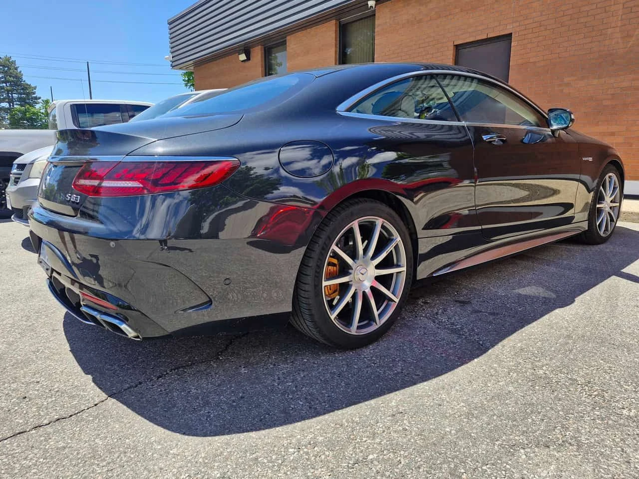 Mercedes-Benz S 63 * AMG * FULL MAX * АВТОКРЕДИТ * ПРЕДСТАВИТЕЛСТВО, снимка 4 - Автомобили и джипове - 54723767