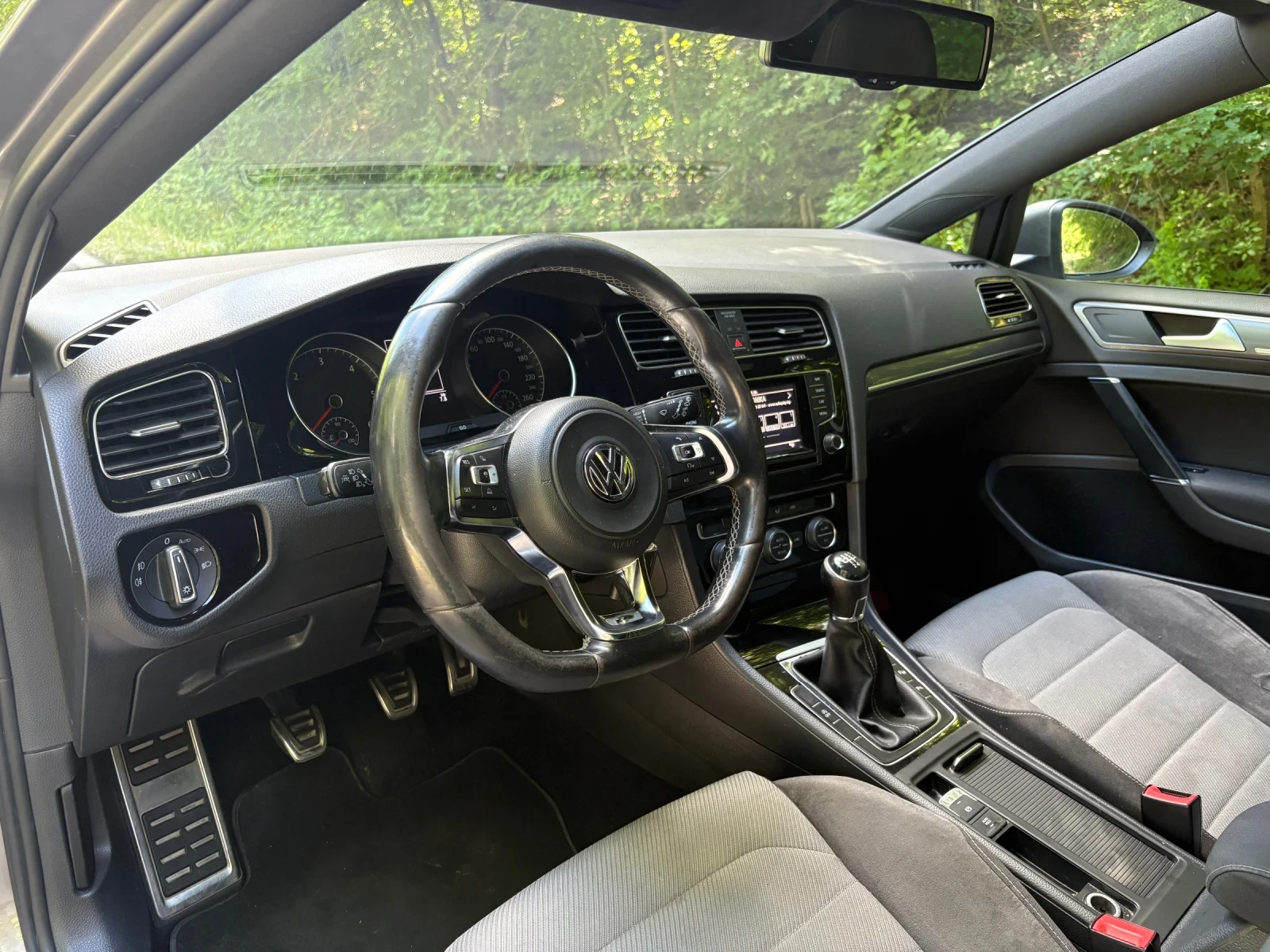 VW Golf 1.6TDI FULL R-LINE, снимка 8 - Автомобили и джипове - 54788956