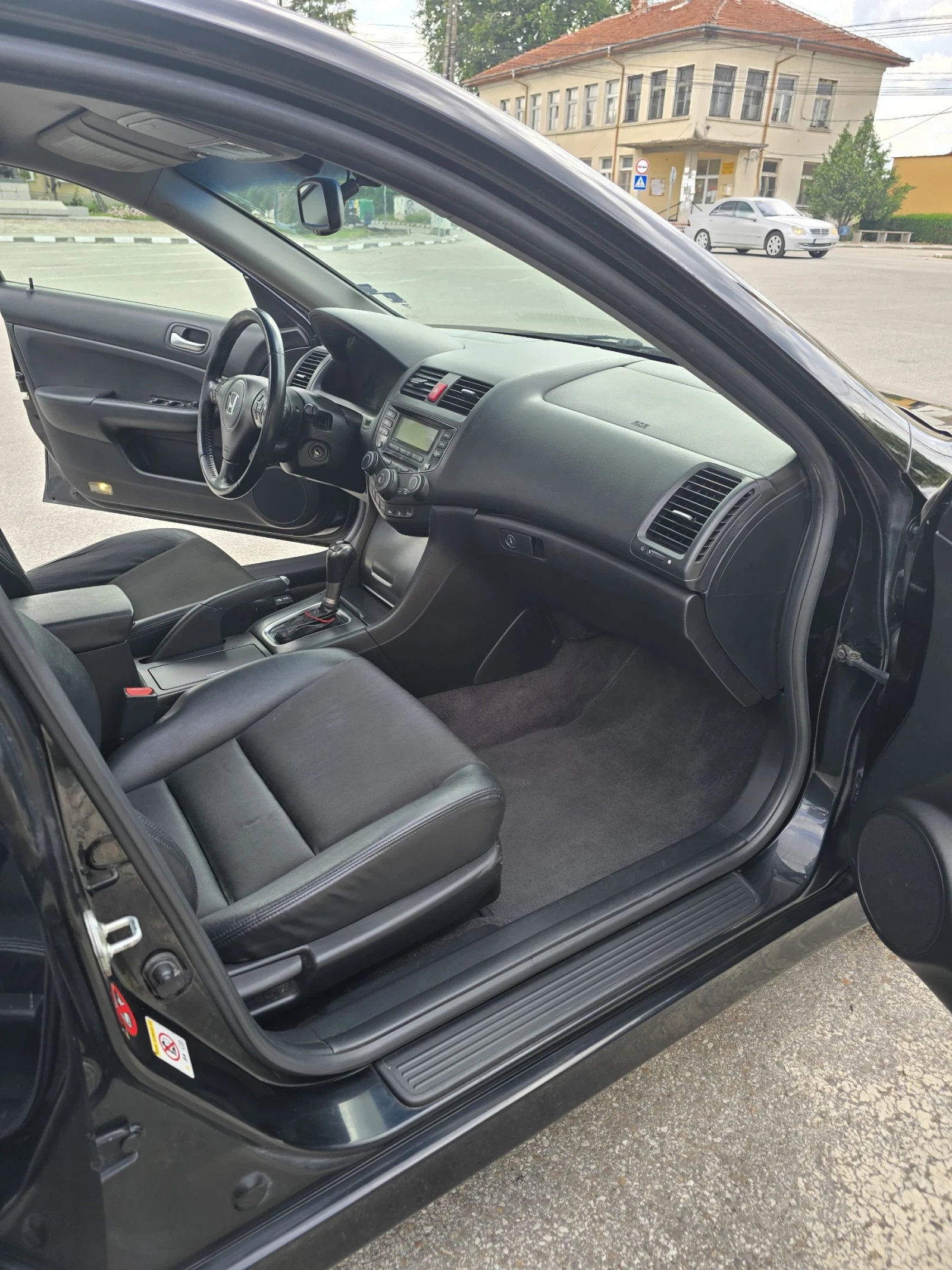 Honda Accord 2.0, снимка 11 - Автомобили и джипове - 54980764
