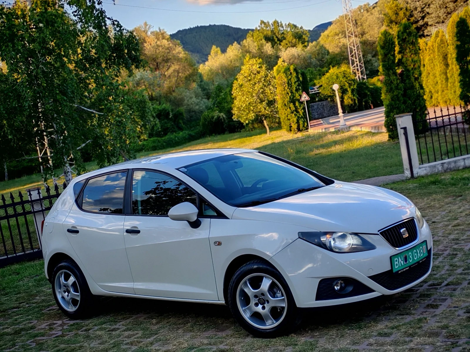 Seat Ibiza 1.4I(85)* КЛИМАТИК* BI-XENON* НОВ ВНОС* , снимка 8 - Автомобили и джипове - 55166109