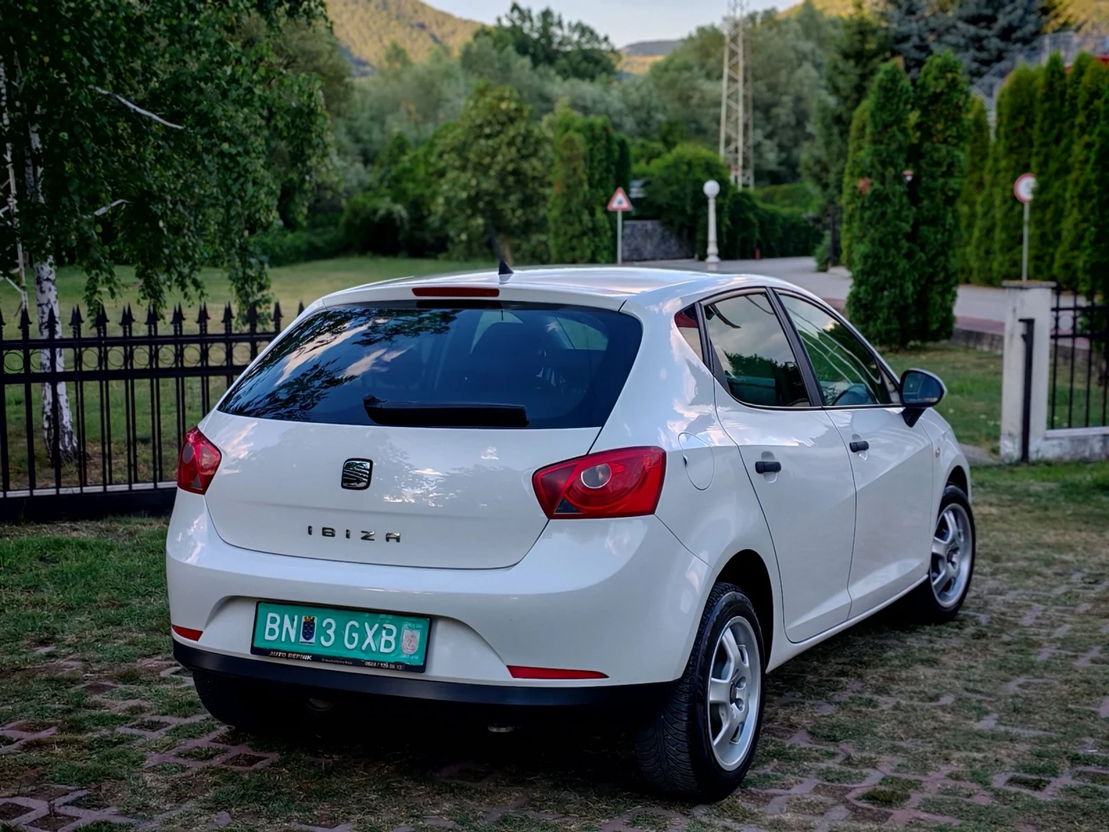 Seat Ibiza 1.4I(85)* КЛИМАТИК* BI-XENON* НОВ ВНОС* , снимка 6 - Автомобили и джипове - 55166109