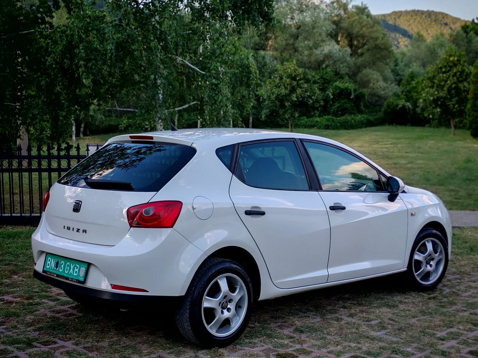 Seat Ibiza 1.4I(85)* КЛИМАТИК* BI-XENON* НОВ ВНОС* , снимка 7 - Автомобили и джипове - 55166109