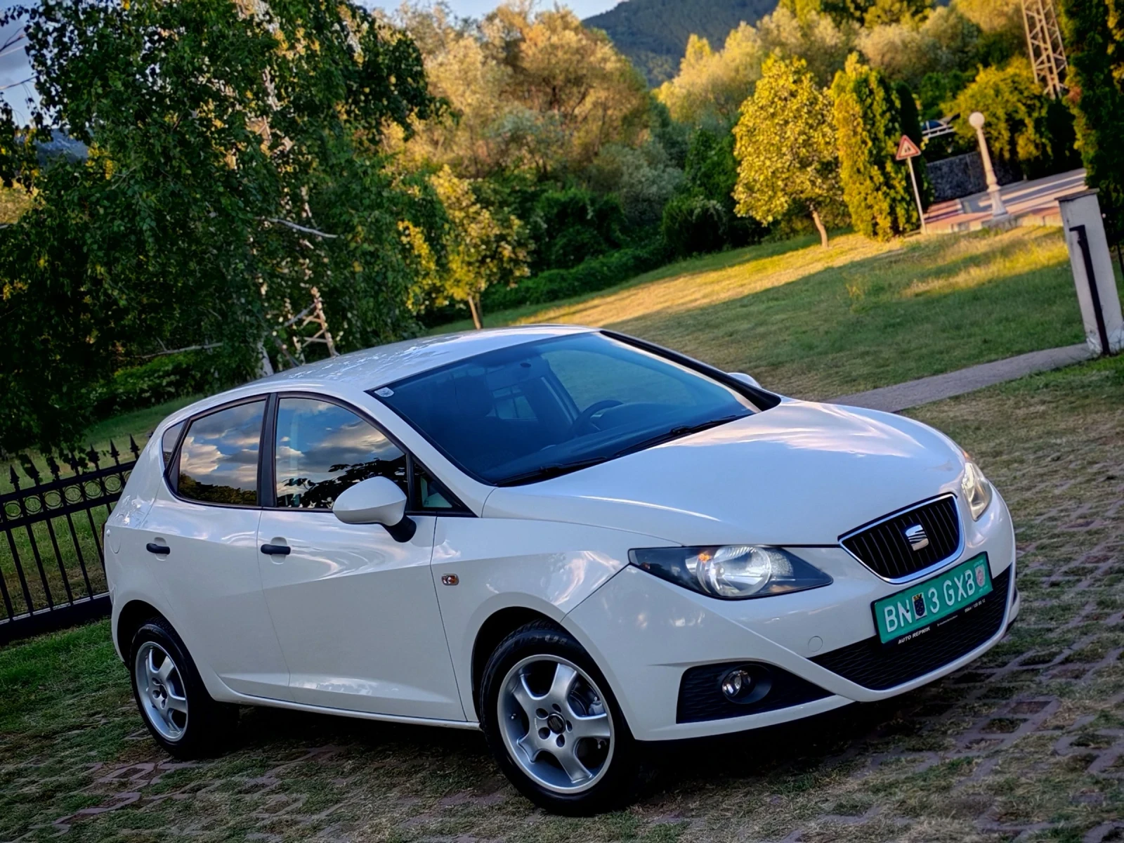 Seat Ibiza 1.4I(85)* КЛИМАТИК* BI-XENON* НОВ ВНОС* 