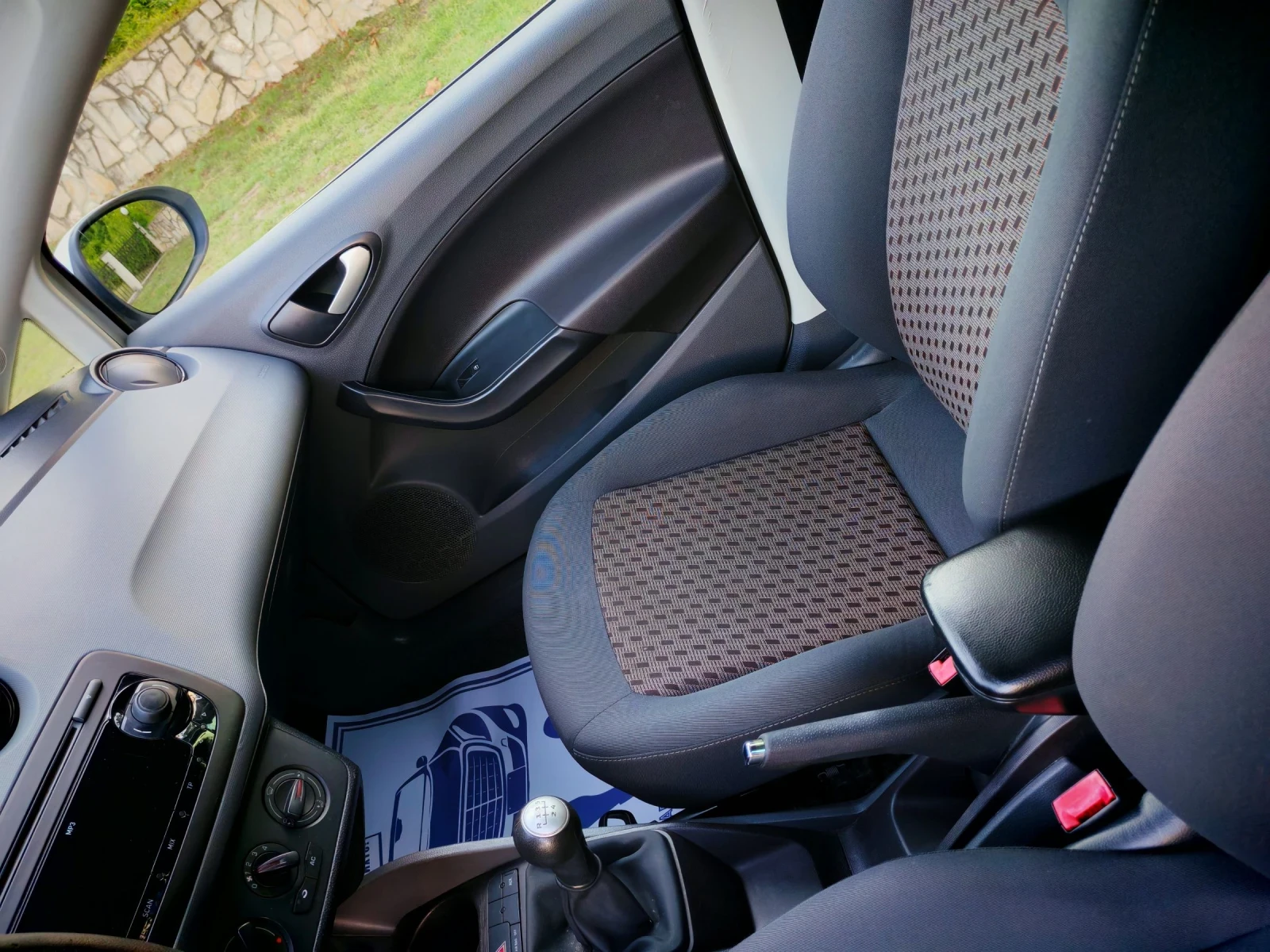 Seat Ibiza 1.4I(85)* КЛИМАТИК* BI-XENON* НОВ ВНОС* , снимка 14 - Автомобили и джипове - 55166109