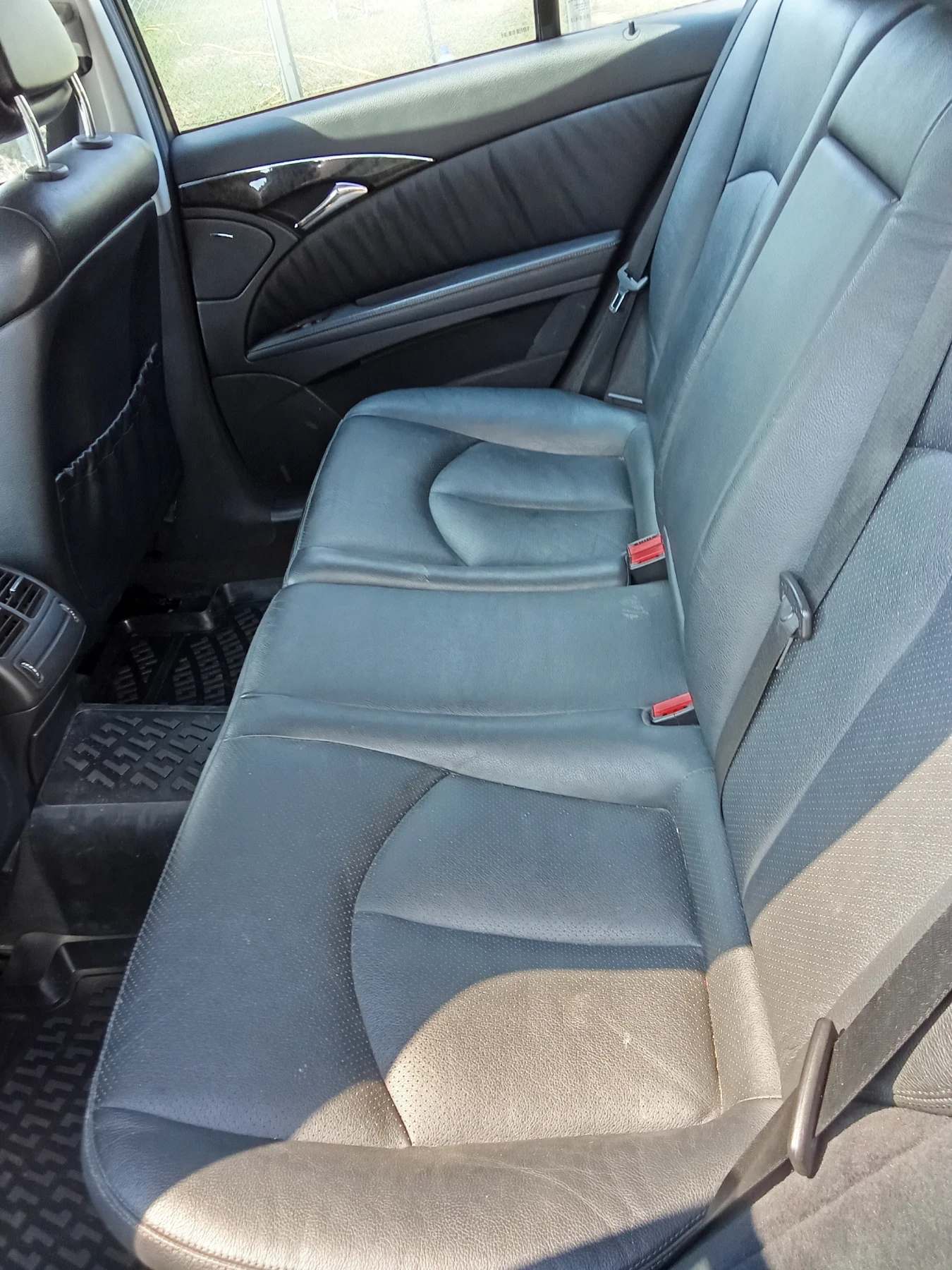 Mercedes-Benz E 220, снимка 7 - Автомобили и джипове - 55851736