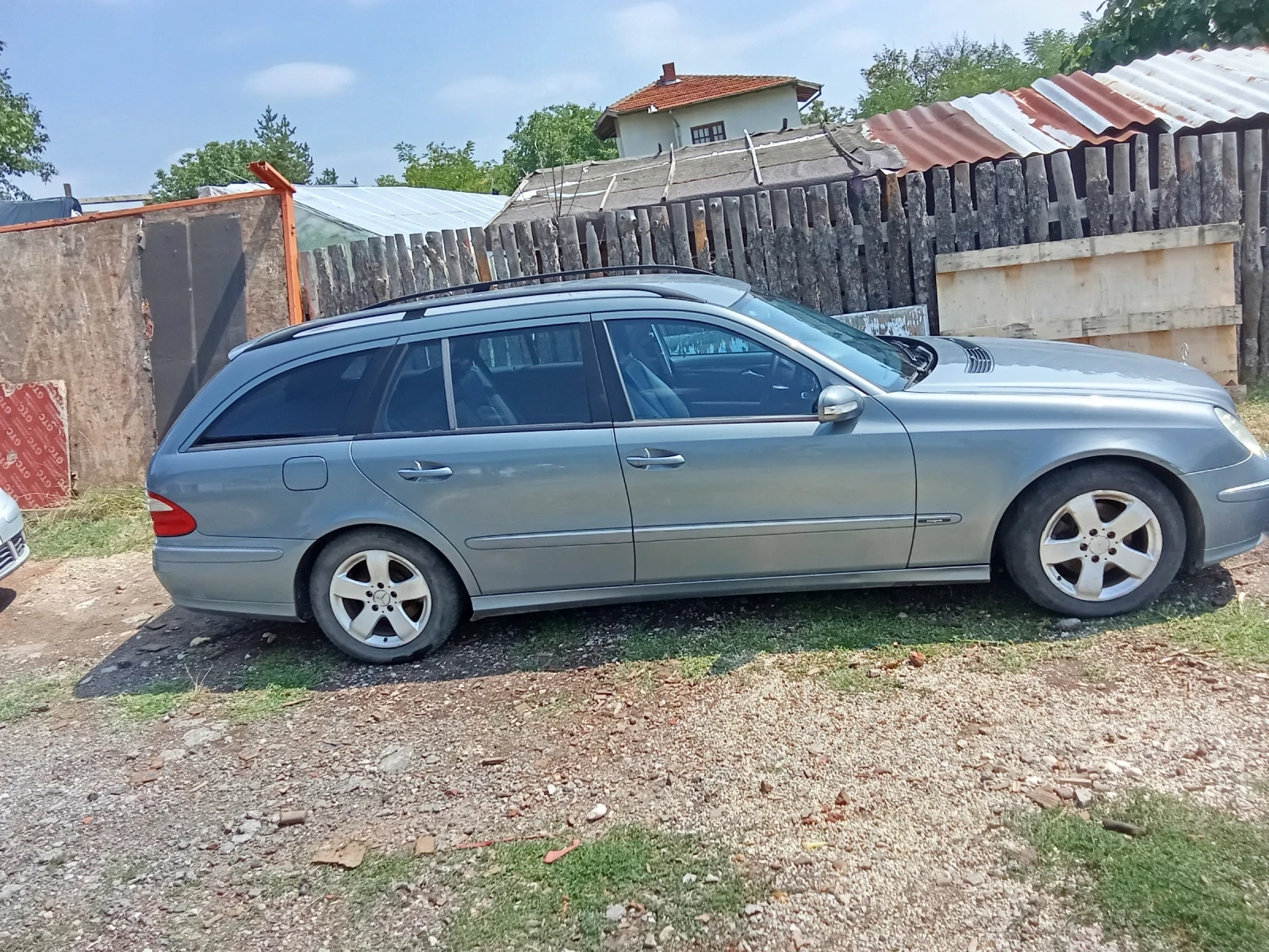 Mercedes-Benz E 220, снимка 3 - Автомобили и джипове - 55851736