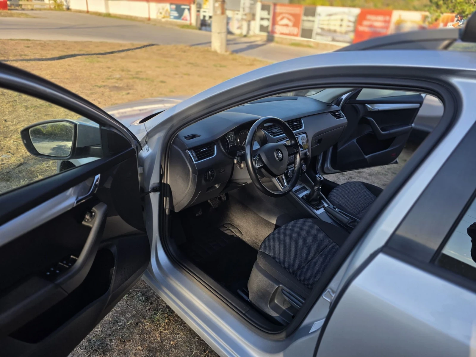 Skoda Octavia 1.6TDI, снимка 15 - Автомобили и джипове - 56297321