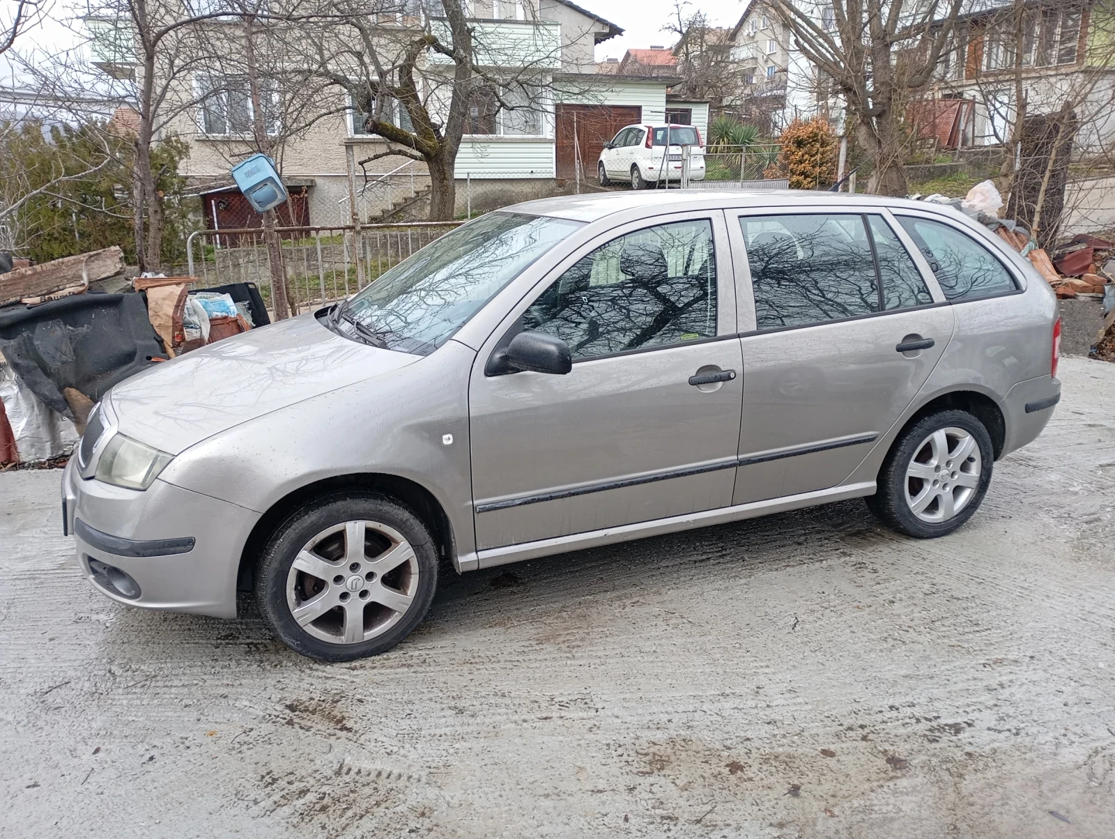 Skoda Fabia, снимка 2 - Автомобили и джипове - 56749085