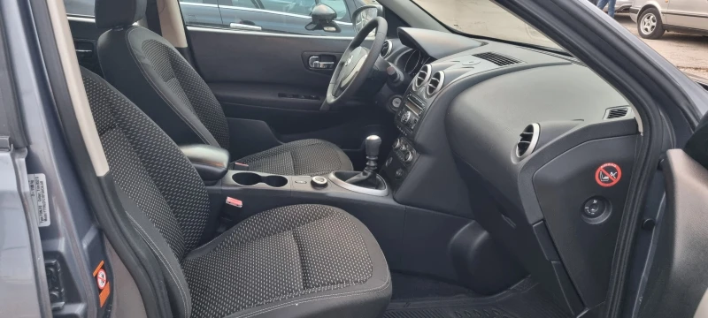 Nissan Qashqai 2.0TDI 4X4 ITALY, снимка 16 - Автомобили и джипове - 48418740