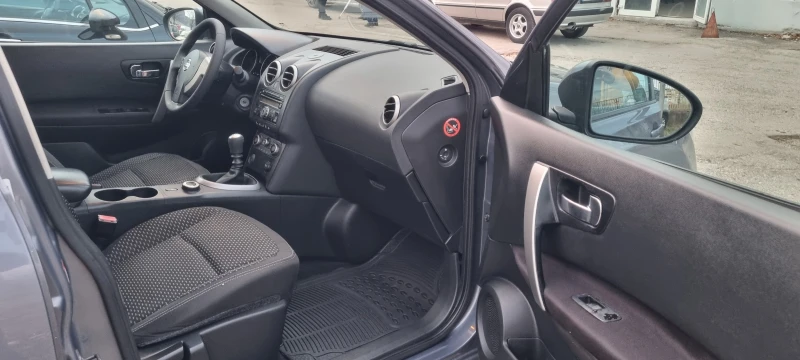 Nissan Qashqai 2.0TDI 4X4 ITALY, снимка 17 - Автомобили и джипове - 49470854