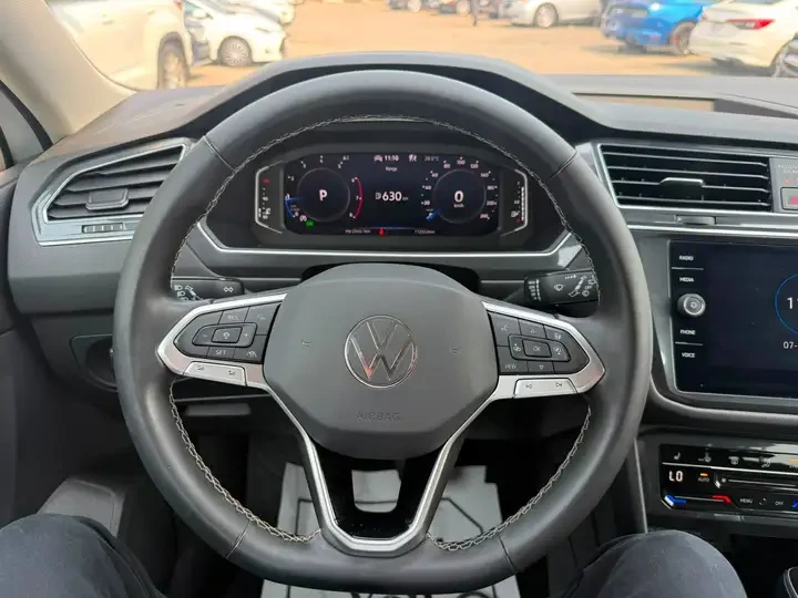 VW Tiguan Comfortline* AWD* КОЖА* ДИГИТАЛНО ТАБЛО, снимка 9 - Автомобили и джипове - 55559128