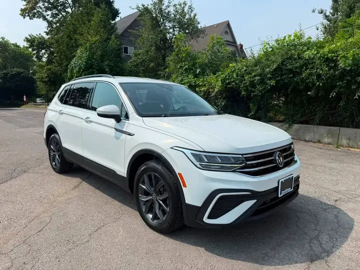 VW Tiguan Comfortline* AWD* КОЖА* ДИГИТАЛНО ТАБЛО, снимка 3 - Автомобили и джипове - 55559128
