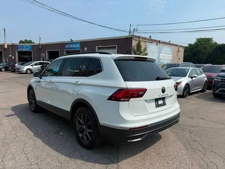 VW Tiguan Comfortline* AWD* КОЖА* ДИГИТАЛНО ТАБЛО, снимка 4 - Автомобили и джипове - 55559128