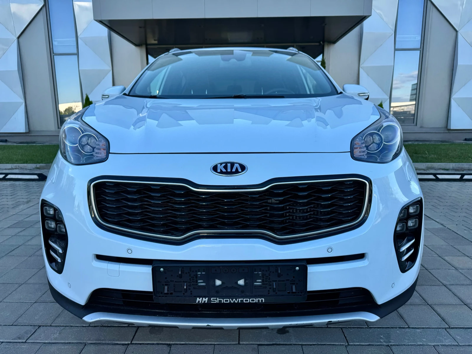 Kia Sportage GT-LINE-4X4-ОБДУХВАНЕ-ПАНОРАМА-КАМЕРА-ПАМЕТ-JBL- - изображение 2