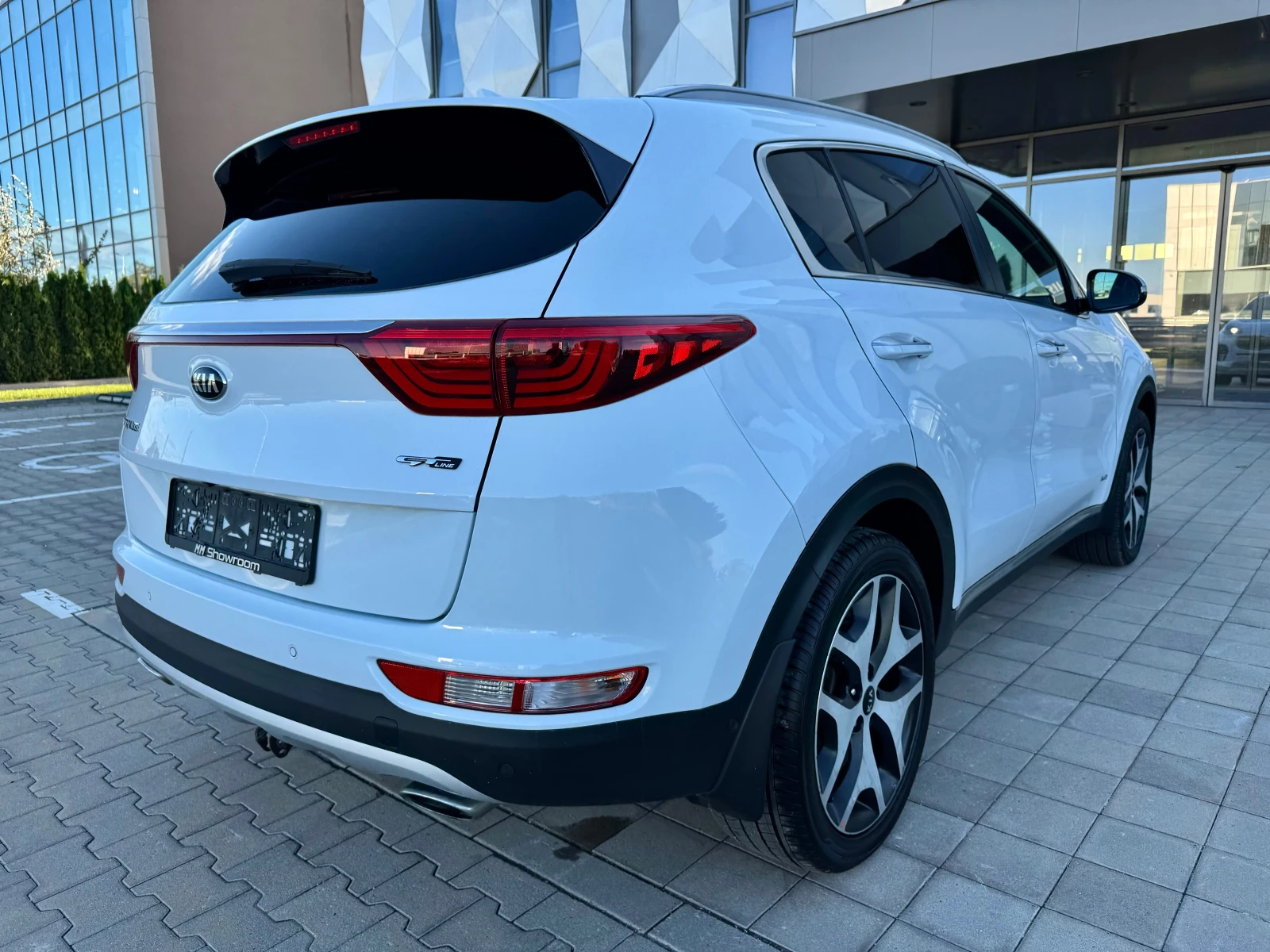 Kia Sportage GT-LINE-4X4-ОБДУХВАНЕ-ПАНОРАМА-КАМЕРА-ПАМЕТ-JBL- - изображение 5