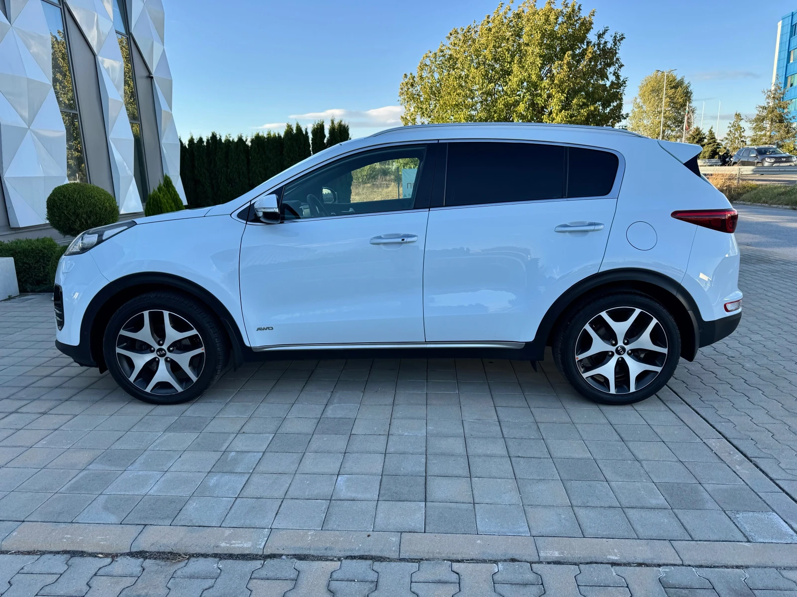 Kia Sportage GT-LINE-4X4-ОБДУХВАНЕ-ПАНОРАМА-КАМЕРА-ПАМЕТ-JBL- - изображение 8