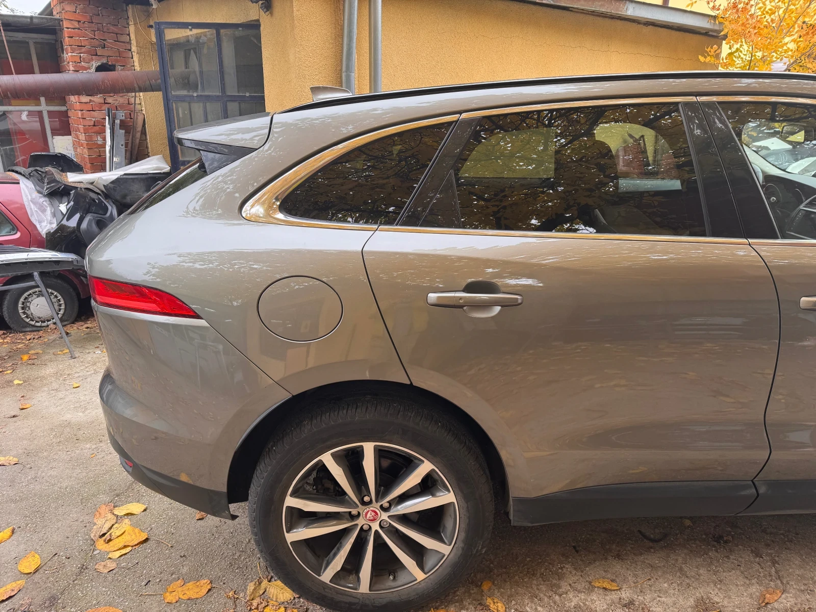 Jaguar F-PACE 25t Prestige, снимка 14 - Автомобили и джипове - 48073569