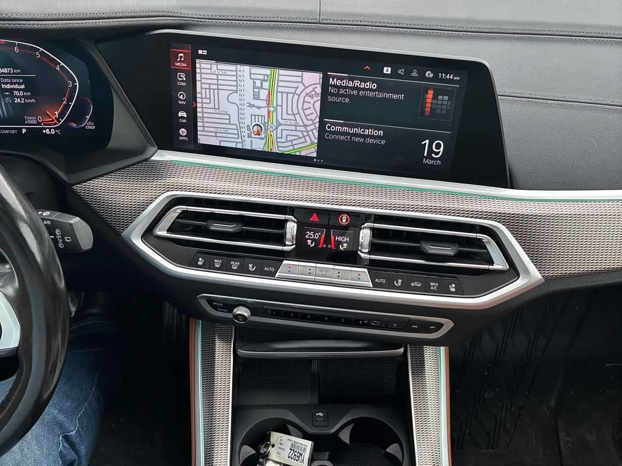 BMW X5 xDrive40i/CARFAX/360 КАМЕРИ/ПАНОРАМА/ОБДУХВАНЕ, снимка 9 - Автомобили и джипове - 53907080